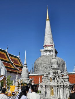 บุญระดมทองคำครั้งประวัติศาสตร์ 100 ปี