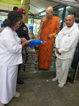 มูลนิธิพุทธภูมิธรรม เป็นตัวแทนทุกท่าน ร่วมสมทบทุนแจกข้าวสารร่วมกับคณะสงฆ์ 300 ถุง