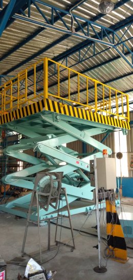 X-lift 3000x3000 mm. 2000 kg & 3500x4500 mm. 3000 kg.