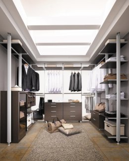 WALK-IN CLOSET