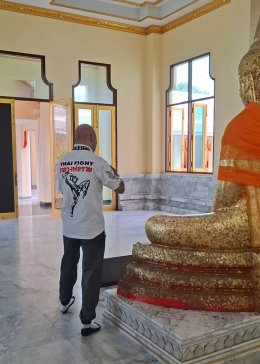 ไทยไฟท์ หลวงพ่อรวย คือรายการมวยไทยที่จัดขึ้นเพื่อเป็นการรำลึกและถวายเป็นเกียรติแด่ หลวงพ่อรวย