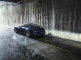 บรรทัดฐานแห่งยนตรกรรมสปอร์ตที่ไม่เคยเปลี่ยนแปลงตลอด 45 ปี: ปอร์เช่ 911 เทอร์โบ (Porsche 911 Turbo) 