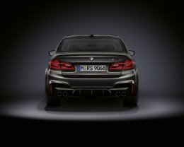 หล่อ เข้ม จริงจังในราคา 13,999,000 บาท กับ BMW M5 รุ่นฉลองครบรอบ 35 ปี (Edition 35 Years)  รวมภาษีมูลค่าเพิ่มและ BSI