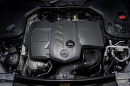 เมอร์เซเดส-เบนซ์ เสริมไลน์รถยนต์อี-คลาสรุ่นประกอบในประเทศ เปิดตัว E 220 d Sport เครื่องยนต์ดีเซล พร้อมรถยนต์ปลั๊กอินไฮบริด   E 350 e รุ่นเพิ่มอุปกรณ์ในราคาใหม่สุดเร้าใจ