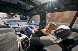 BMW โชว์นวัตกรรมอันล้ำหน้าด้วยระบบ " BMW i Interaction EASE " ปูทางวิสัยทัศน์ของยานยนต์แห่งอนาคตอันใกล้ 