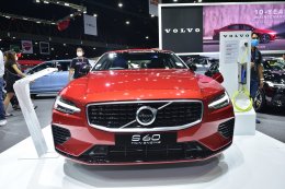 วอลโว่เชิญสัมผัส The All-New Volvo S60 สุดยอดสปอร์ตซีดานระดับพรีเมียมจากสวีเดน  ตัวจริงยานยนต์ ปลั๊กอินไฮบริด  นำเสนอแพ็คเกจบำรุงรักษารถยนต์นานถึง 10 ปี