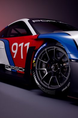 Porsche Motorsport เปิดตัว Limited Collector's Edition สำหรับการแข่งรถในสนามแข่ง Porsche 911 GT3 R rennsport