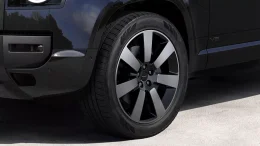 Land Rover Defender ปี 2026 ไม่ใช่แค่ Minorchange แต่มันคือการยกระดับความฉลาดและความหล่อเหลา!