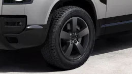 Land Rover Defender ปี 2026 ไม่ใช่แค่ Minorchange แต่มันคือการยกระดับความฉลาดและความหล่อเหลา!