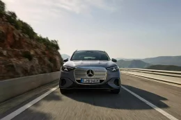 Mercedes-Benz GLC ใหม่ไฟฟ้าล้วน 2026  หน้ากระจังใหญ่จน BMW ยังต้องเหลียว กับจอ Hyperscreen 39 นิ้วเต็มแดชบอร์ด