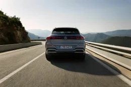Mercedes-Benz GLC ใหม่ไฟฟ้าล้วน 2026  หน้ากระจังใหญ่จน BMW ยังต้องเหลียว กับจอ Hyperscreen 39 นิ้วเต็มแดชบอร์ด