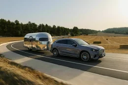 Mercedes-Benz GLC ใหม่ไฟฟ้าล้วน 2026  หน้ากระจังใหญ่จน BMW ยังต้องเหลียว กับจอ Hyperscreen 39 นิ้วเต็มแดชบอร์ด
