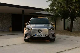 Mercedes-Benz GLC ใหม่ไฟฟ้าล้วน 2026  หน้ากระจังใหญ่จน BMW ยังต้องเหลียว กับจอ Hyperscreen 39 นิ้วเต็มแดชบอร์ด