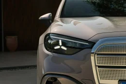 Mercedes-Benz GLC ใหม่ไฟฟ้าล้วน 2026  หน้ากระจังใหญ่จน BMW ยังต้องเหลียว กับจอ Hyperscreen 39 นิ้วเต็มแดชบอร์ด