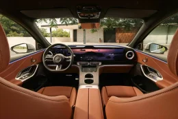 Mercedes-Benz GLC ใหม่ไฟฟ้าล้วน 2026  หน้ากระจังใหญ่จน BMW ยังต้องเหลียว กับจอ Hyperscreen 39 นิ้วเต็มแดชบอร์ด