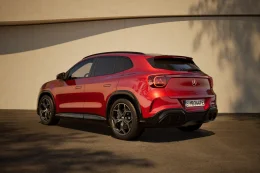Mercedes-Benz GLA ใหม่ เปิดเกมครอสโอเวอร์เล็กยุคใหม่ มีทั้ง Hybrid และไฟฟ้าล้วน วิ่งไกลสุด 657 กม.