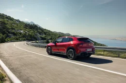 Mercedes-Benz GLA ใหม่ เปิดเกมครอสโอเวอร์เล็กยุคใหม่ มีทั้ง Hybrid และไฟฟ้าล้วน วิ่งไกลสุด 657 กม.