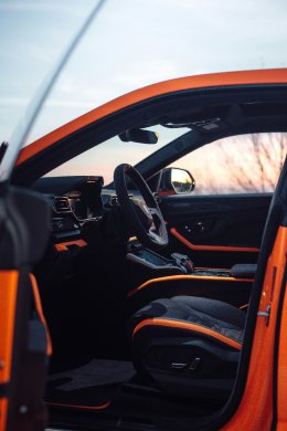 Lamborghini Urus SE ซูเปอร์เอสยูวีปลั๊กอินไฮบริดรุ่นแรกของแบรนด์ ทรงพลังด้วยกำลังเครื่องรวม 800 CV วิ่งไกลถึง 60 กม. ในโหมดไฟฟ้า