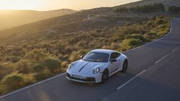 The New Porsche 911 Carrera T (992.2) มีให้เลือกทั้งแบบคูเป้และแบบเปิดประทุน (Cabriolet) มีให้เลือกแค่เกียร์ธรรมดา 6 สปีดเท่านั้น!