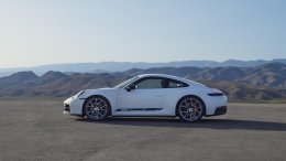 The New Porsche 911 Carrera T (992.2) มีให้เลือกทั้งแบบคูเป้และแบบเปิดประทุน (Cabriolet) มีให้เลือกแค่เกียร์ธรรมดา 6 สปีดเท่านั้น!