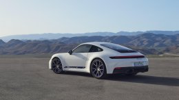 The New Porsche 911 Carrera T (992.2) มีให้เลือกทั้งแบบคูเป้และแบบเปิดประทุน (Cabriolet) มีให้เลือกแค่เกียร์ธรรมดา 6 สปีดเท่านั้น!