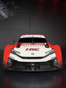 งานนี้ บ.ก. ของเราทุ่มสุดตัว ลงทุนบินตรงไปถึงญี่ปุ่นเพื่อเก็บภาพบรรยากาศ Tokyo Auto Salon 2026 มาฝากแฟนๆ แบบเอ็กซ์คลูซีฟ