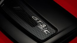 เปิดราคาอย่างเป็นงทางการ Porsche 911 GT3 S/C  เริ่มต้น 35,500,000 บาท ส่วนใครจะเอาชุดแต่ง Street Style ก็บวกเพิ่มไปอีกเกือบๆ ล้านบาท