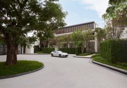 AAS x สัมมากร เปิดประสบการณ์ชีวิตลักชัวรี Drive Your Legacy พร้อม Porsche Macan Electric คู่บ้านหรู Park Heritage
