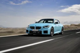 BMW M2 xDrive เปิดตัวแล้ว! M2 ขับ 4 คันแรกในประวัติศาสตร์ เร็วขึ้น แต่ยังดริฟต์ได้เหมือนเดิม