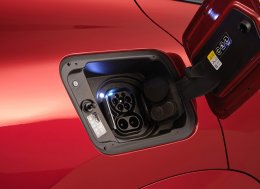 เปิดตัวอย่างเป็นทางการในไทย BMW iX2 xDrive30 M Sport ครอสโอเวอร์คูเป้พลังงานไฟฟ้าค่ายใบพัดฟ้าขาวในราคา 3,399,000 บาท นำเข้าทั้งคันจากเยอรมัน (รวมภาษีมูลค่าเพิ่ม พร้อมแพ็คเกจบำรุงรักษา BSI Standard)