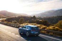 BMW เปิดศักราชใหม่อย่างเป็นทางการกับ iX3 รุ่นปี 2026 SUV พลังไฟฟ้าคันแรกบนแพลตฟอร์ม Neue Klasse ที่ว่ากันว่าเป็นรากฐานอนาคตของแบรนด์!