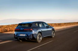 BMW เปิดศักราชใหม่อย่างเป็นทางการกับ iX3 รุ่นปี 2026 SUV พลังไฟฟ้าคันแรกบนแพลตฟอร์ม Neue Klasse ที่ว่ากันว่าเป็นรากฐานอนาคตของแบรนด์!