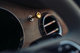 นิยามใหม่ของความ Luxury! Bentley จับมือ Boodles แบรนด์จิวเวลรี่ระดับตำนาน รังสรรค์งานคราฟต์สุดประณีตลงในยนตรกรรมรุ่นล่าสุด