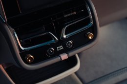 นิยามใหม่ของความ Luxury! Bentley จับมือ Boodles แบรนด์จิวเวลรี่ระดับตำนาน รังสรรค์งานคราฟต์สุดประณีตลงในยนตรกรรมรุ่นล่าสุด