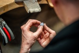 นิยามใหม่ของความ Luxury! Bentley จับมือ Boodles แบรนด์จิวเวลรี่ระดับตำนาน รังสรรค์งานคราฟต์สุดประณีตลงในยนตรกรรมรุ่นล่าสุด