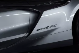 Corvette ZR1X 2026 เมื่อ ยักษ์อเมริกัน ตื่นขึ้นพร้อม 1,250 แรงม้า และขับเคลื่อนสี่ล้อไฟฟ้า!