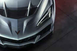 Corvette ZR1X 2026 เมื่อ ยักษ์อเมริกัน ตื่นขึ้นพร้อม 1,250 แรงม้า และขับเคลื่อนสี่ล้อไฟฟ้า!