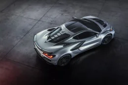 Corvette ZR1X 2026 เมื่อ ยักษ์อเมริกัน ตื่นขึ้นพร้อม 1,250 แรงม้า และขับเคลื่อนสี่ล้อไฟฟ้า!