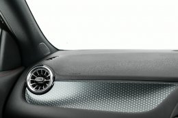 ราคาอย่างเป็นทางการ GLA 200 AMG Dynamic facelift ค่าตัวอยู่ที่ 2,580,000 บาท ปรับโฉมดีไซน์ทั้งภายนอกและภายใน