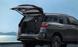 เปิดโฉม Toyota Fortuner LEADER รุ่นปี 2025 เติมออปชันแน่นขึ้น เพิ่มรุ่นใหม่ G Plus พร้อมระบบความปลอดภัยครบเซ็ต!