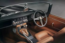 Jaguar E-Type รุ่นพิเศษ Series I Drophead Coupe ที่ถูกสร้างขึ้นใหม่จำนวน 2 คันตามคำสั่งของลูกค้าพิเศษจาก ใช้เวลาในการผลิตกว่า 2,000 ชั่วโมง!