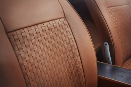 Jaguar E-Type รุ่นพิเศษ Series I Drophead Coupe ที่ถูกสร้างขึ้นใหม่จำนวน 2 คันตามคำสั่งของลูกค้าพิเศษจาก ใช้เวลาในการผลิตกว่า 2,000 ชั่วโมง!