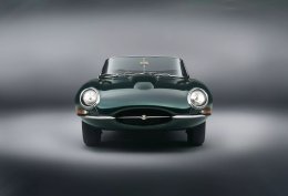Jaguar E-Type รุ่นพิเศษ Series I Drophead Coupe ที่ถูกสร้างขึ้นใหม่จำนวน 2 คันตามคำสั่งของลูกค้าพิเศษจาก ใช้เวลาในการผลิตกว่า 2,000 ชั่วโมง!