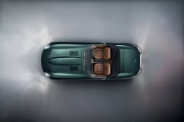 Jaguar E-Type รุ่นพิเศษ Series I Drophead Coupe ที่ถูกสร้างขึ้นใหม่จำนวน 2 คันตามคำสั่งของลูกค้าพิเศษจาก ใช้เวลาในการผลิตกว่า 2,000 ชั่วโมง!