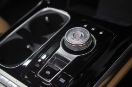The Kia Carnival SXL Luxury Diesel รุ่น 7 ที่นั่ง ลดสูงสุด 400,000 บาท จองและรับรถได้ภายใน 31 กรกฎาคมนี้!