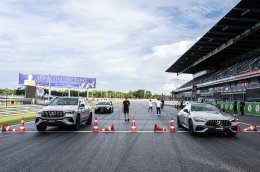 กลับมาอีกครั้งกับ Mercedes-Benz Driving Events 2024  พบกับสุดยอดยนตรกรรมกว่า 24 รุ่น จากเมอร์เซเดส-เบนซ์ ที่พร้อมทะยานบนพื้นแทร็คระดับโลก