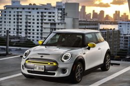 MINI Cooper SE  ใหม่ ราคาจำหน่าย: 2,290,000 บาท  (รวม MSI Standard)