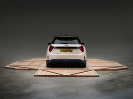 เปิดตัว MINI Cooper Paul Smith Edition รุ่นพิเศษรับปี 2569 ดีไซน์สุดจี๊ด พลังไฟฟ้า 100% เคาะราคา 1.899 ล้านบาท