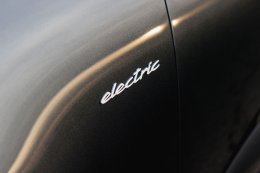 AAS x สัมมากร เปิดประสบการณ์ชีวิตลักชัวรี Drive Your Legacy พร้อม Porsche Macan Electric คู่บ้านหรู Park Heritage