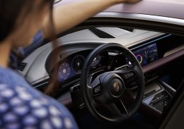 AAS x สัมมากร เปิดประสบการณ์ชีวิตลักชัวรี Drive Your Legacy พร้อม Porsche Macan Electric คู่บ้านหรู Park Heritage